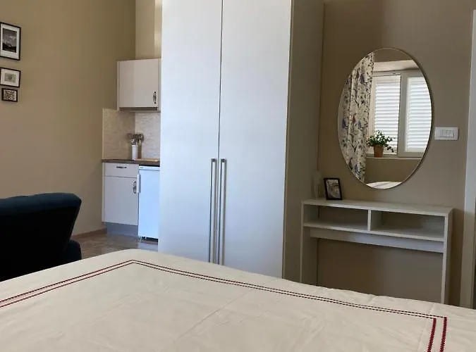Leo Apartment *