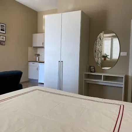 Leo Apartman *